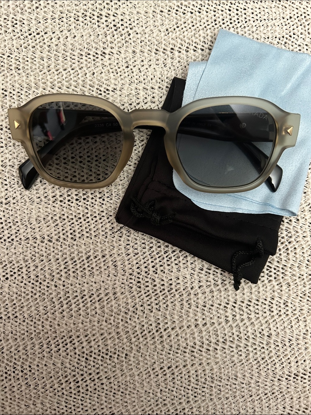 Fashion- Two-Tone Square Sunglasses